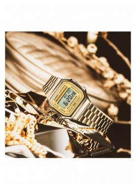 Orologio Casio Vintage digitale dorato A168WG-9EF ambientato
