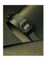 Casio F-91WF-3AEF verde, dettaglio del quadrante digitale e del cinturino in tessuto